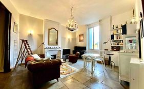 The Elegant- 2 Bedrooms And Central!